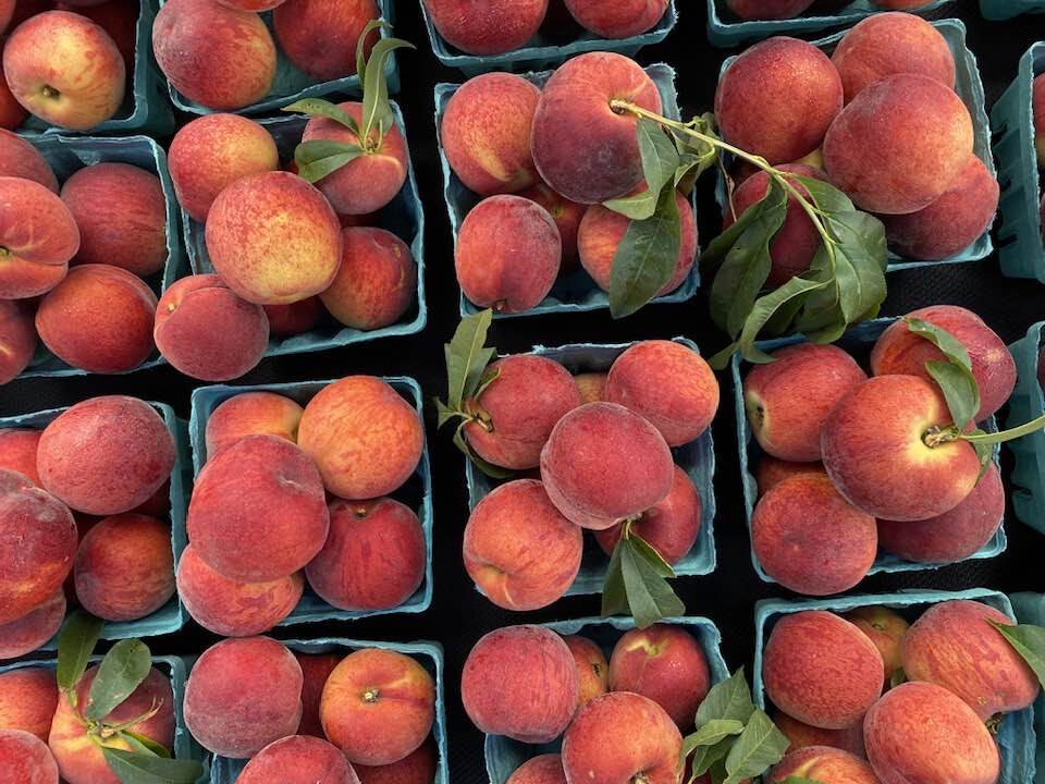 Peaches at farmers market
