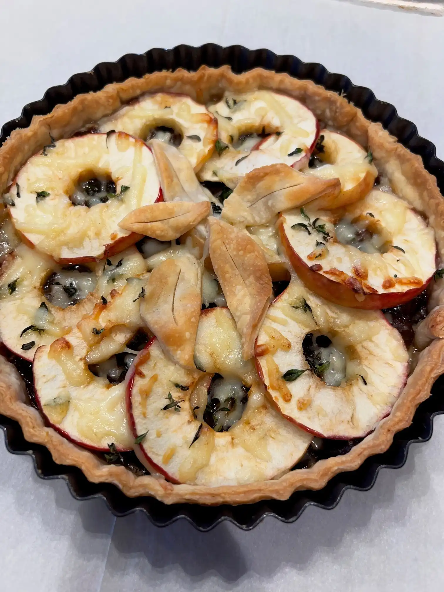 apple onion tart