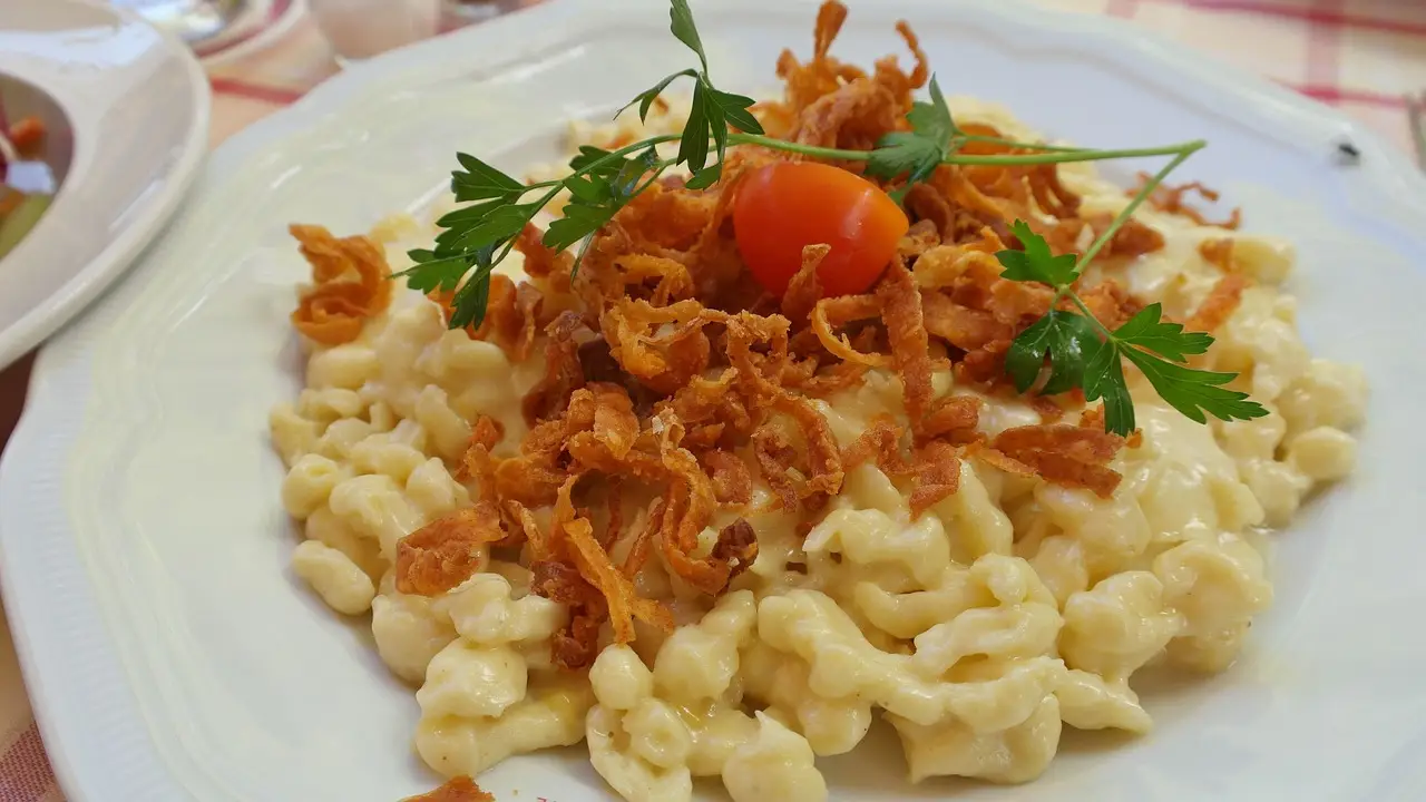 spaetzle with frizzled onions